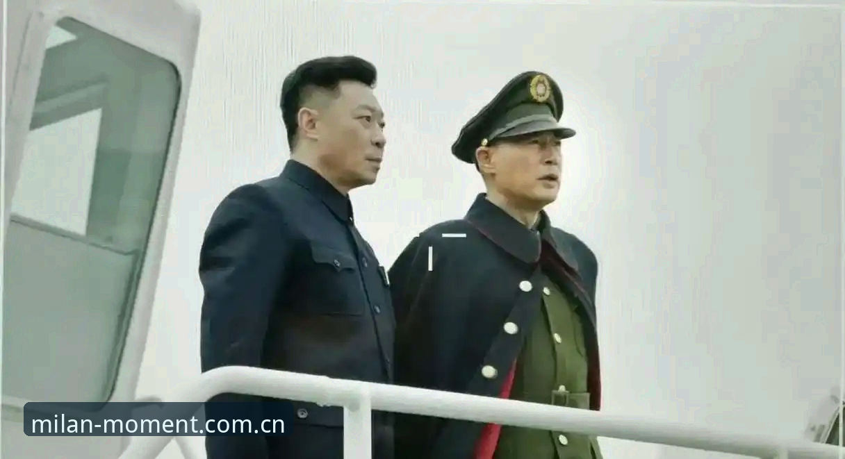 米兰官方中国区 一个上海朋友,叫赵凯,在广告公司做了七年策划,去年秋天忽然辞了职。他太太跟我讲,那段时间赵凯每天凌晨三点定闹钟起来,就为看一场意甲直播。他喜欢米兰,从2005年伊斯坦布尔那场决赛开始喜欢。十九年了,他手机里存着所有能搜到的集锦,但始终觉得缺了点什么。直到上个月,他在朋友圈发了一张截图——那是他手机桌面,多了一个红黑色的图标,底下一行小字:米兰官方中国区。他说,终于有了个地方,不用翻墙、不用求人,能实时看到米兰的赛事数据,能直接刷到自己关注的那些年轻球员的出场时间。截图下面,他的老同事留言:你这算不算圆满了?